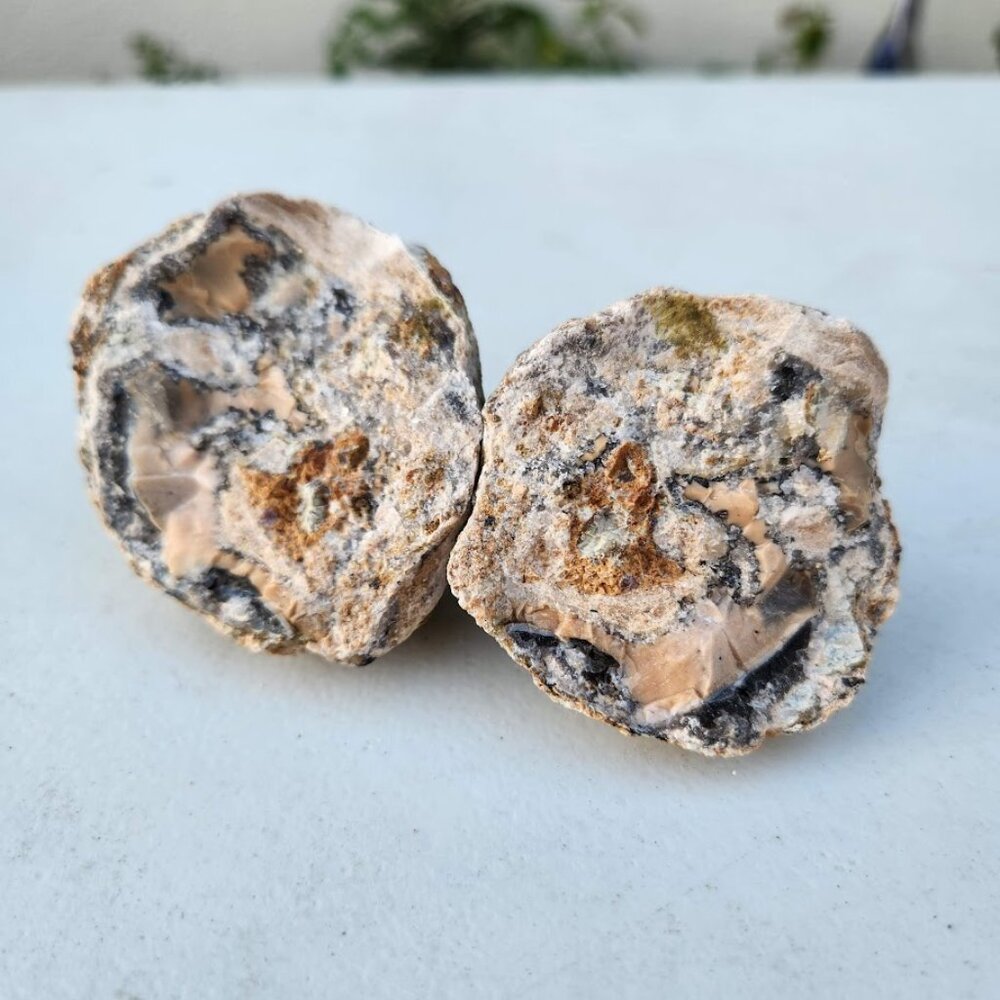 White Beige Geode Crystal Quartz Gemstone Decor Agate Rock Thunder Egg Santa Bar